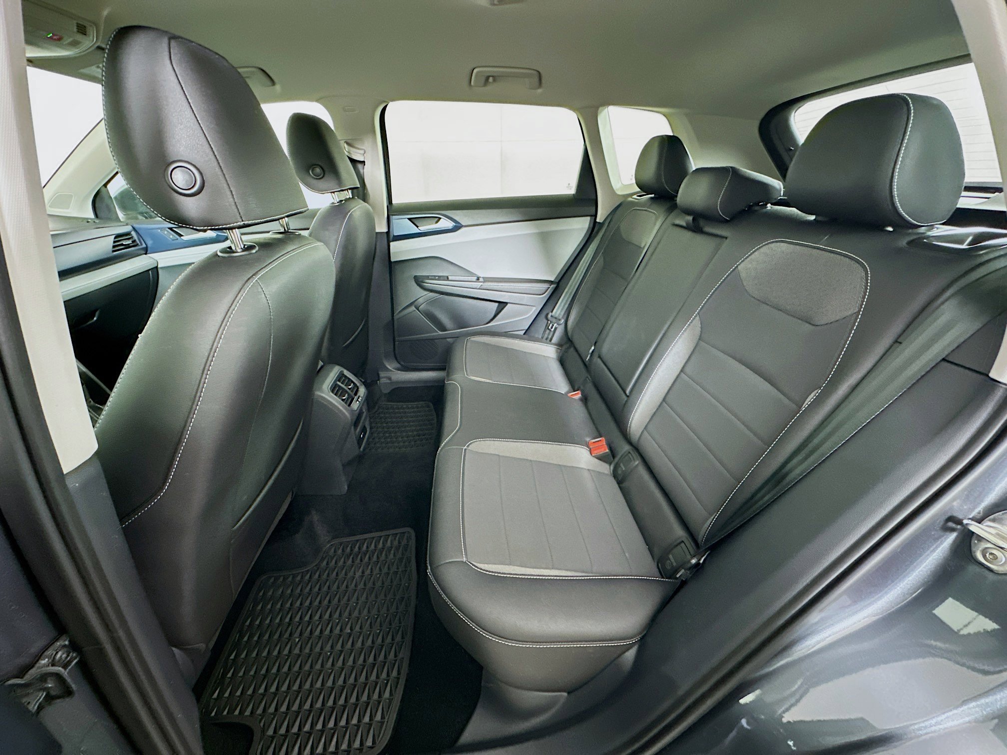 Used 2024 Volkswagen Taos SE image 27