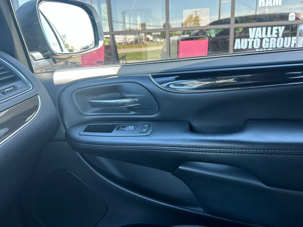 Used 2020 Dodge Grand Caravan SE FWD image 22