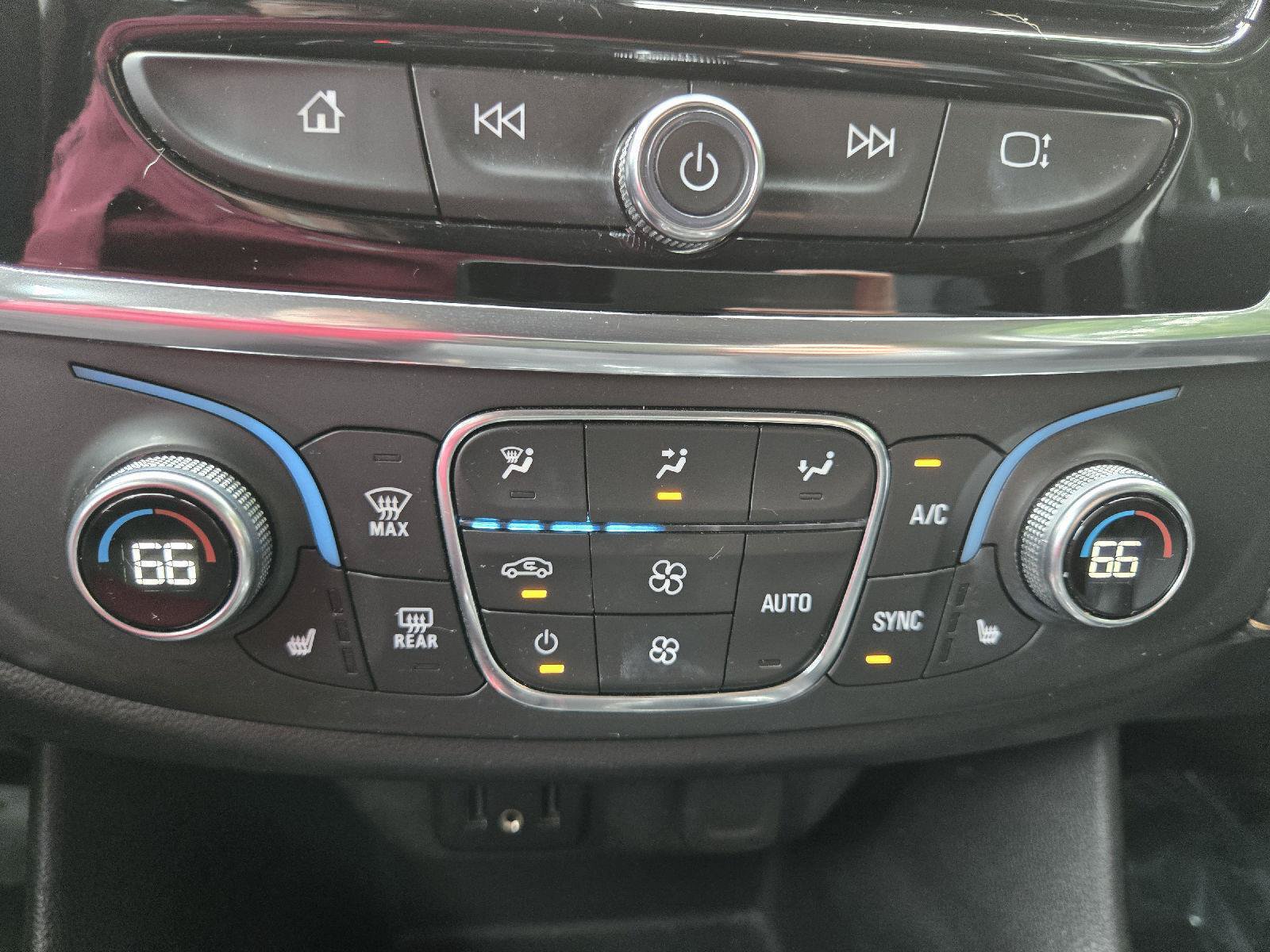 Used 2021 Chevrolet Traverse LT AWD/4WD image 29