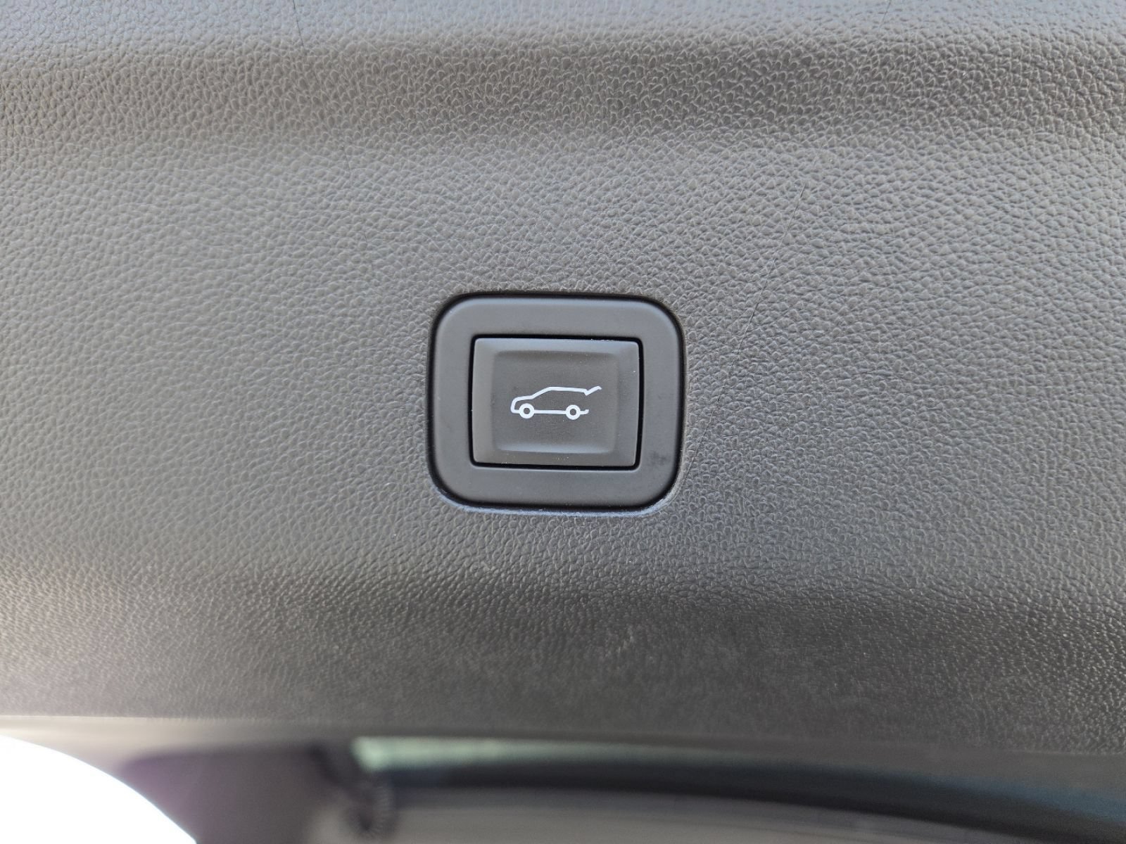 Used 2025 GMC Yukon XL Denali Ultimate AWD/4WD image 28