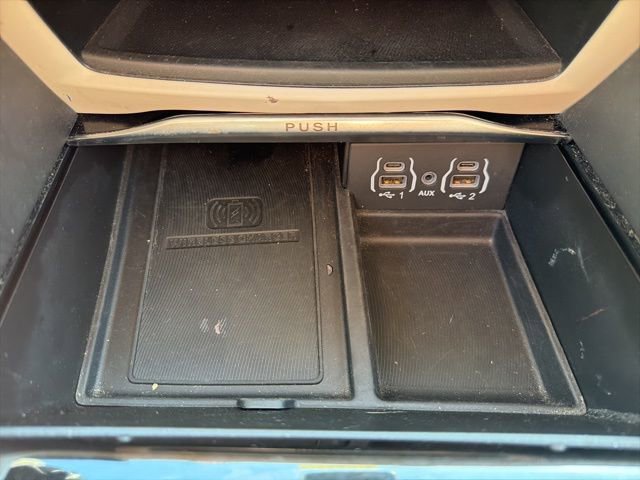 Used 2023 Chrysler Pacifica Limited FWD image 37