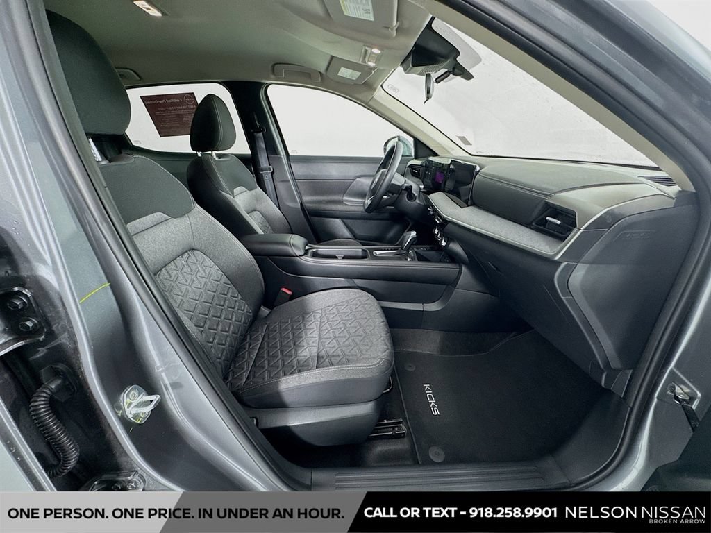 Used 2025 Nissan Kicks SV AWD/4WD image 25