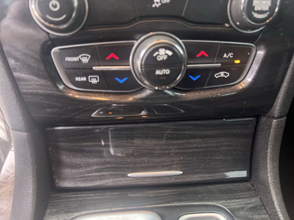 Used 2017 Chrysler 300 Limited w/ Value Package image 16