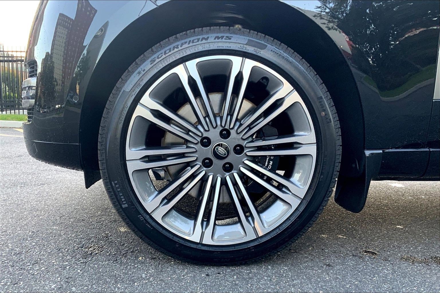 New 2025 Land Rover Range Rover SE image 11