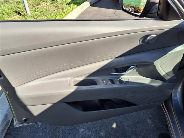 Used 2024 Hyundai Elantra SEL image 11