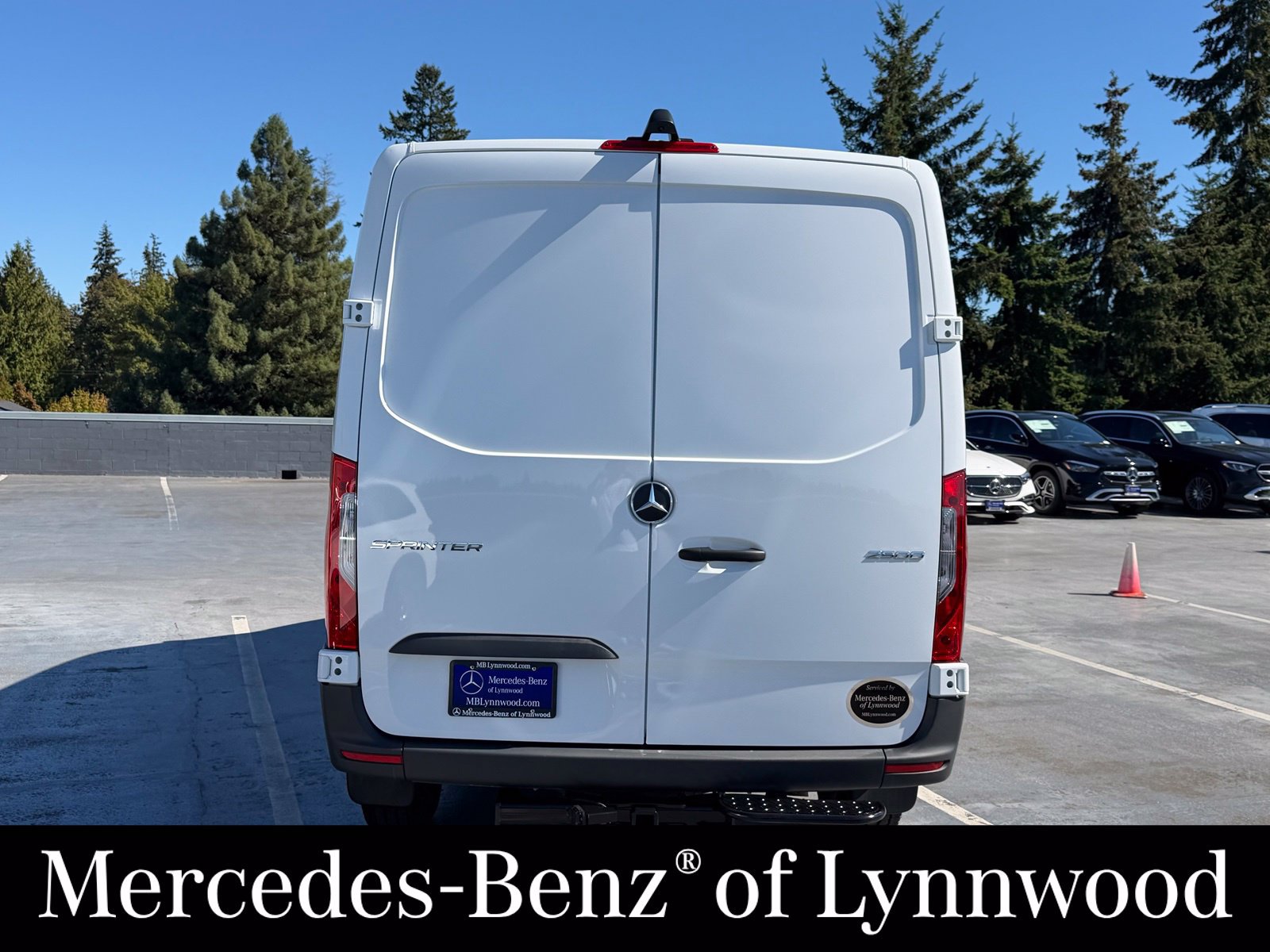 Used 2025 Mercedes-Benz Sprinter 2500 image 7