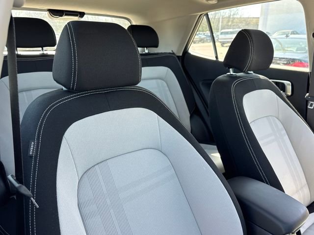 Certified 2025 Hyundai Venue SEL image 25