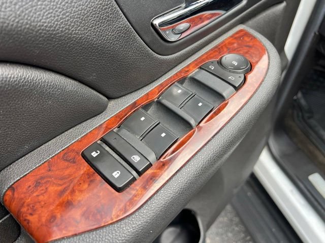 Used 2009 Chevrolet Suburban LT RWD image 23