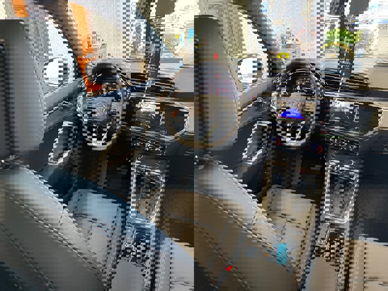 New 2025 Audi Q3 2.0T Premium image 49