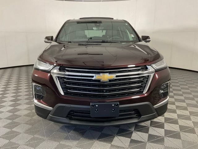 Used 2023 Chevrolet Traverse LT w/ LT Premium Package AWD/4WD image 2