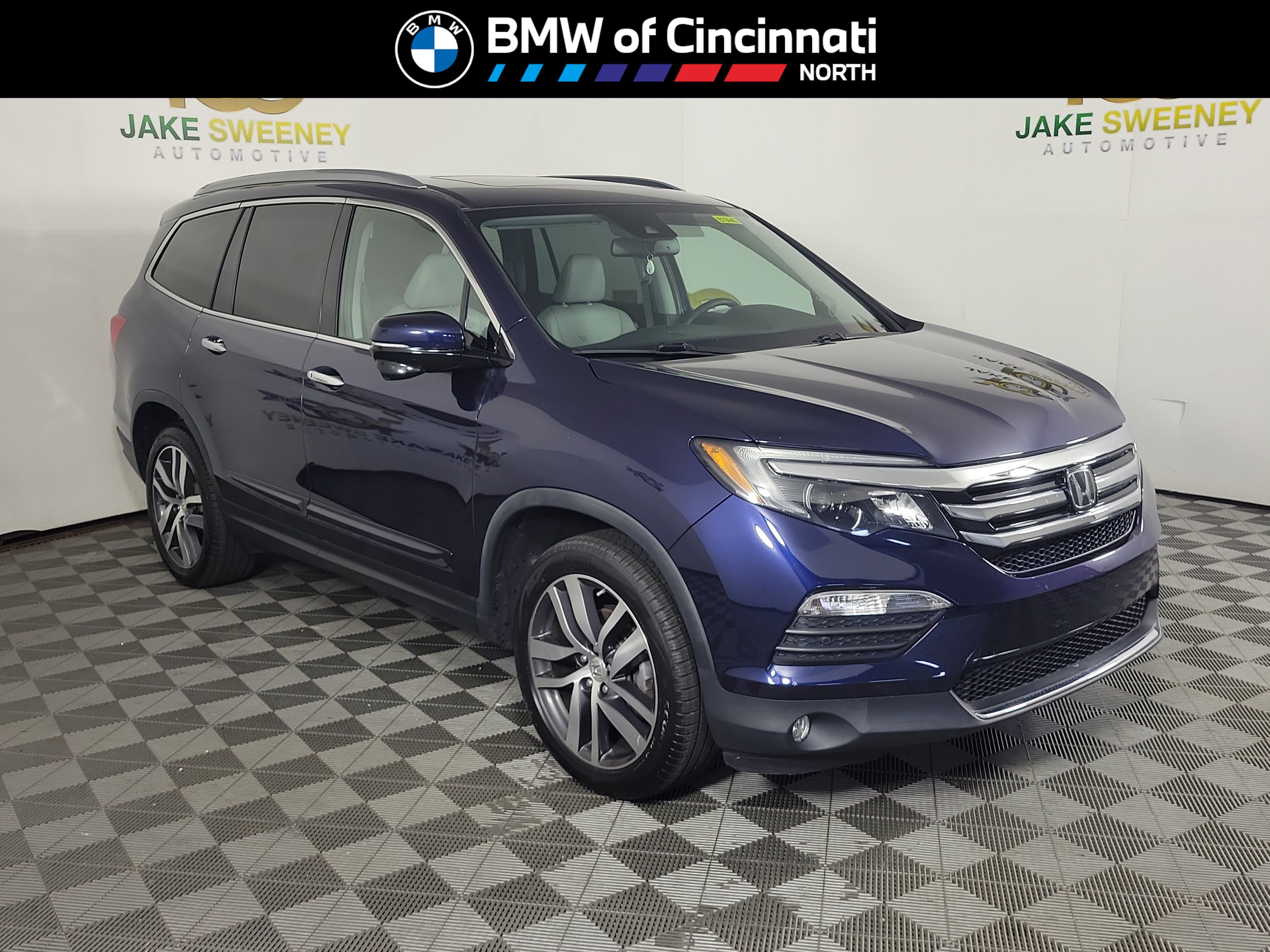Used 2017 Honda Pilot Touring image 1