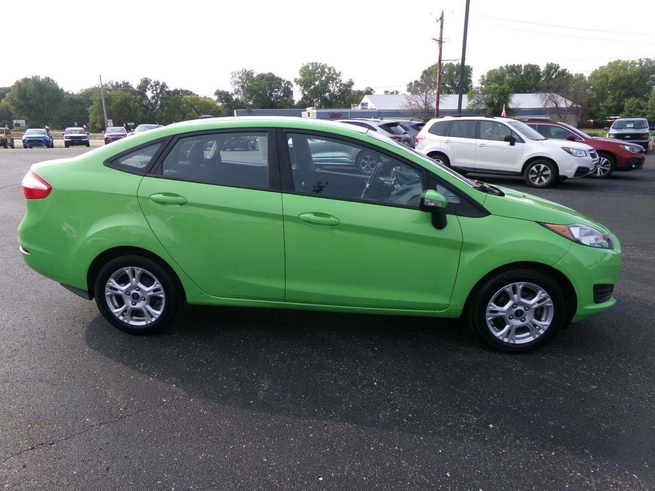 Used 2014 Ford Fiesta SE FWD image 2