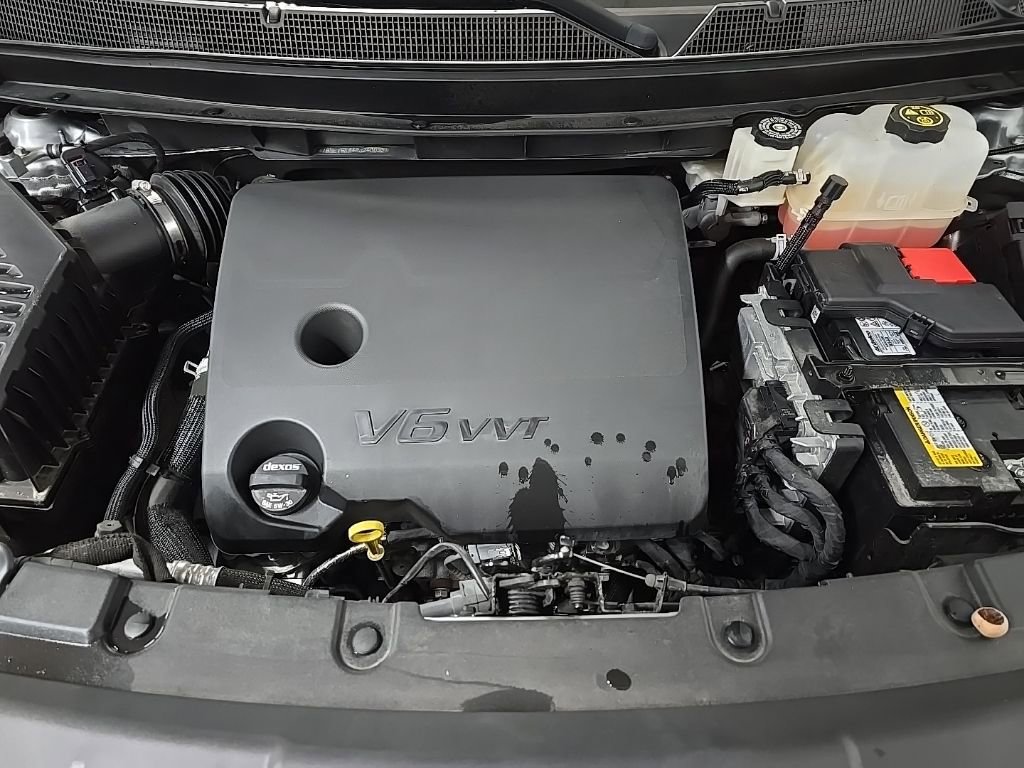 Used 2023 Chevrolet Traverse LT image 12