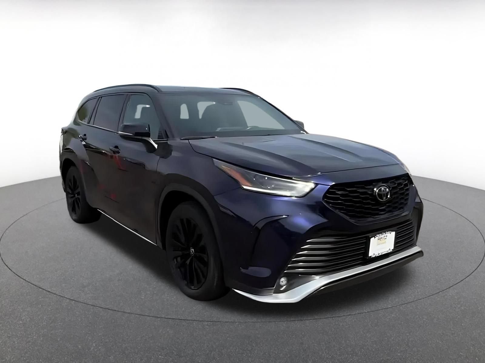 Used 2024 Toyota Highlander XSE FWD image 3