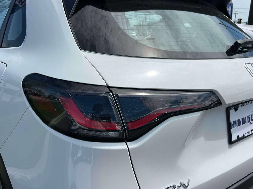 Used 2023 Honda HR-V LX image 9