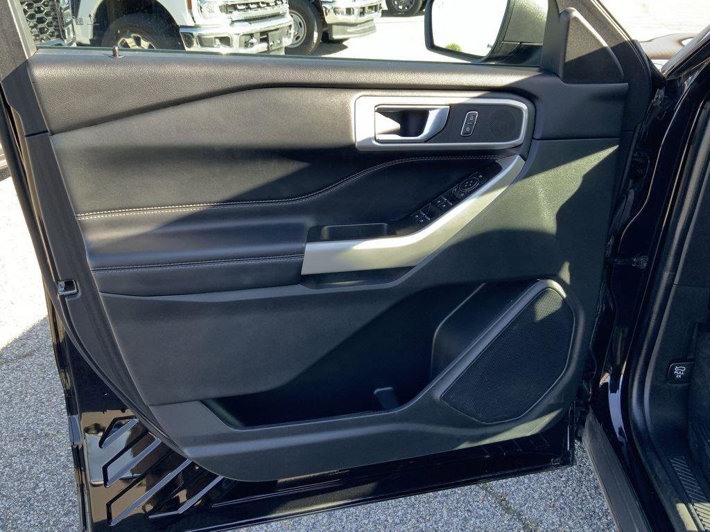 Used 2022 Ford Explorer XLT image 22