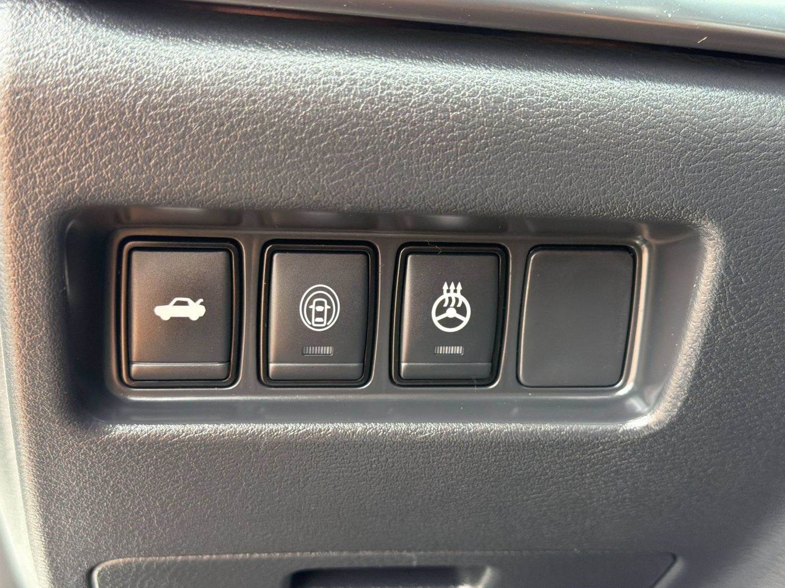 Used 2023 Nissan Maxima SR w/ Sport Mat Group FWD image 18