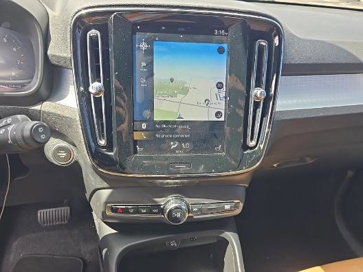 Used 2019 Volvo XC40 T5 Momentum AWD/4WD image 7