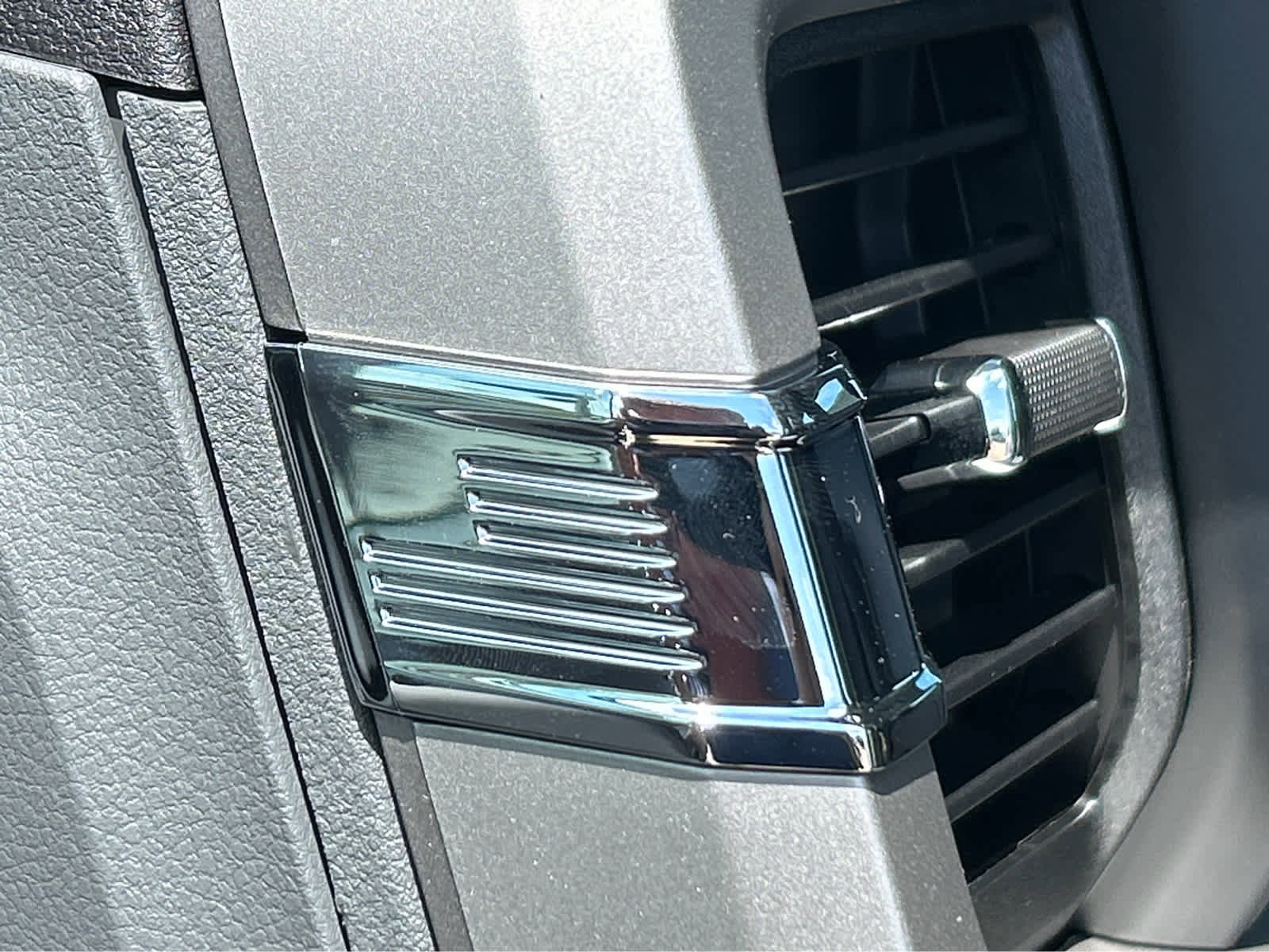 New 2025 Ford F550 4x4 Regular Cab Super Duty image 11