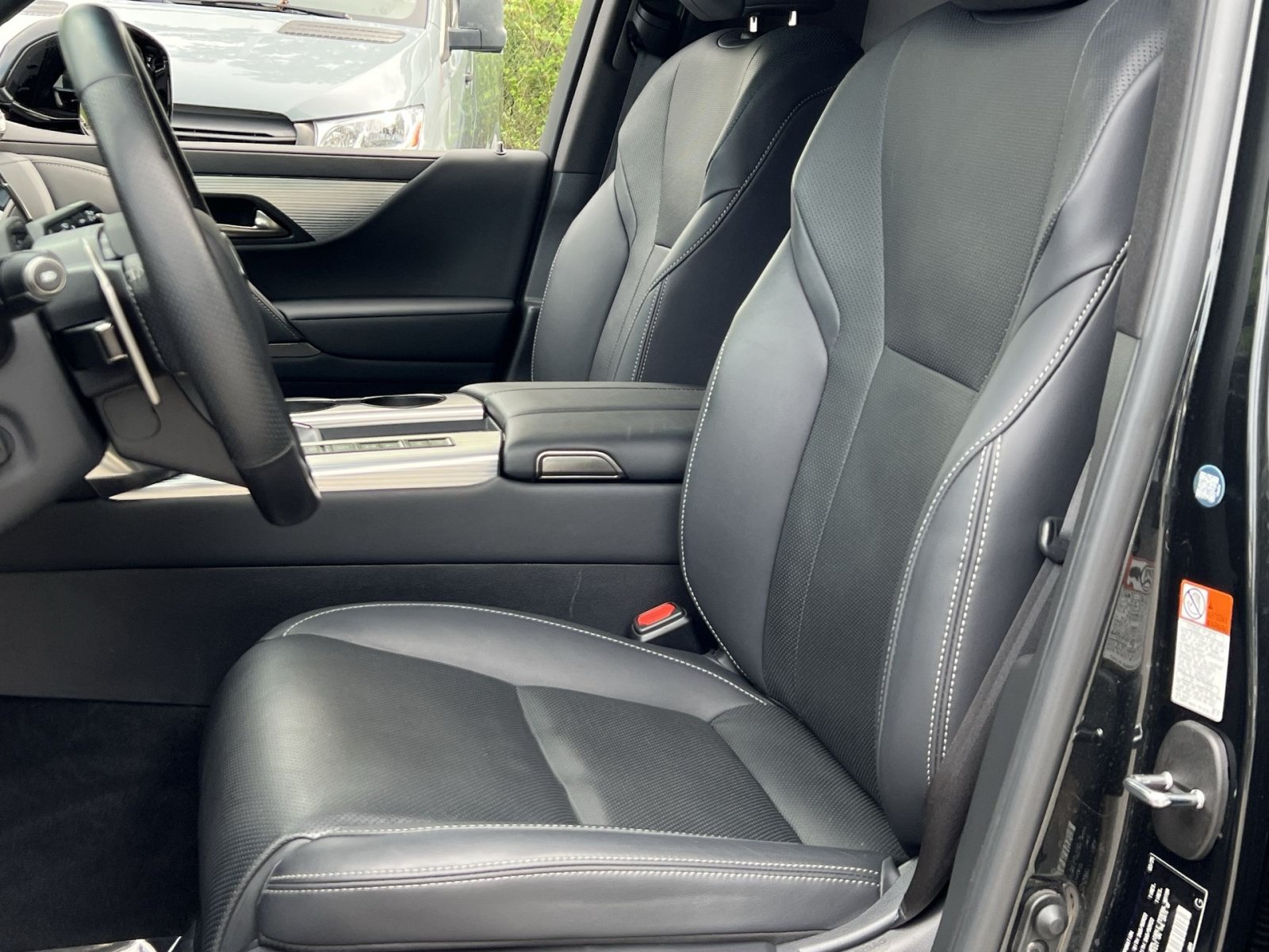 Used 2025 Lexus LX 700h F Sport AWD/4WD image 18