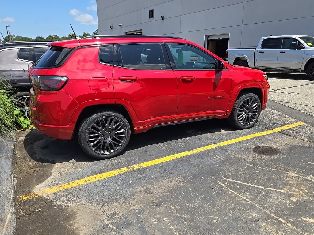 Certified 2022 Jeep Compass Limited w/ (RED) Package AWD/4WD image 8