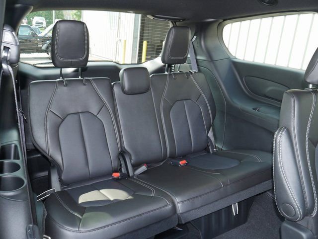 New 2026 Chrysler Pacifica Select image 24