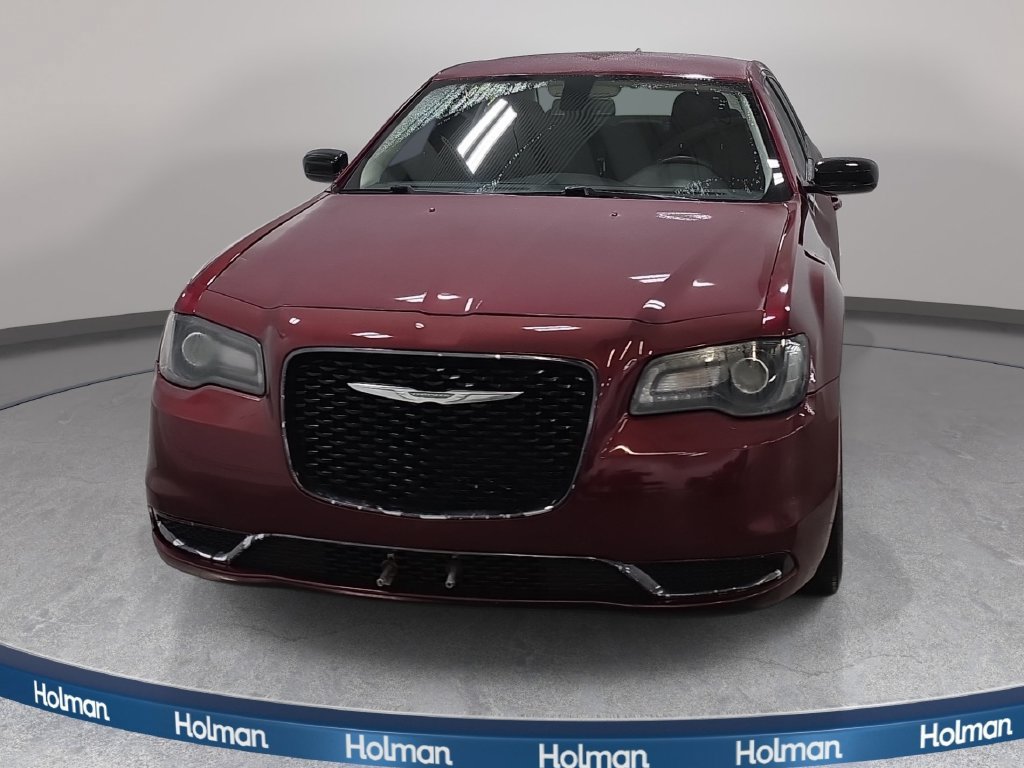 Used 2018 Chrysler 300 Touring w/ Sport Appearance Package RWD image 3