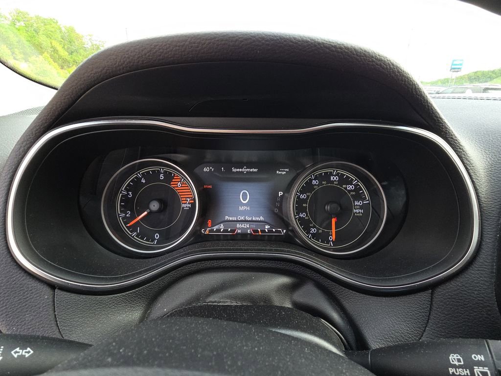 Used 2019 Jeep Cherokee Limited w/ Luxury Group AWD/4WD image 9