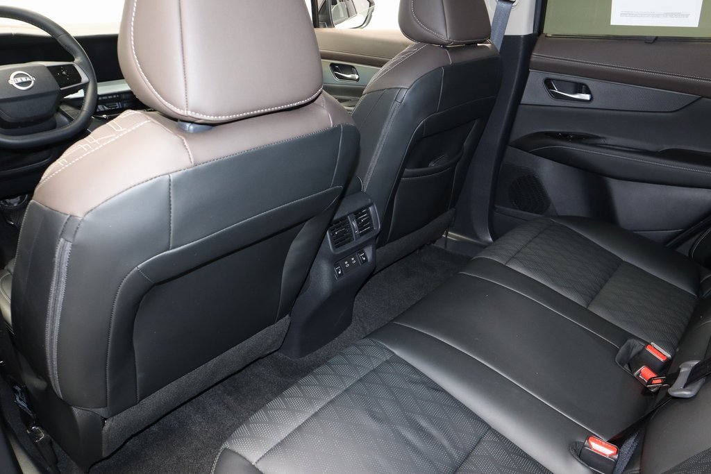 Certified 2025 Nissan Murano Platinum w/ Cargo Package image 23