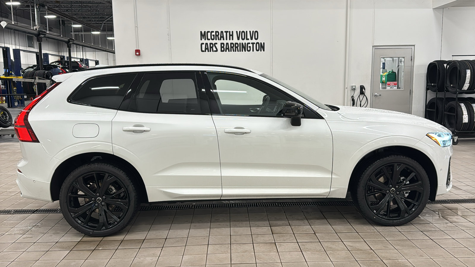 New 2026 Volvo XC60 B5 Ultra w/ Protection Package Premier AWD/4WD image 4