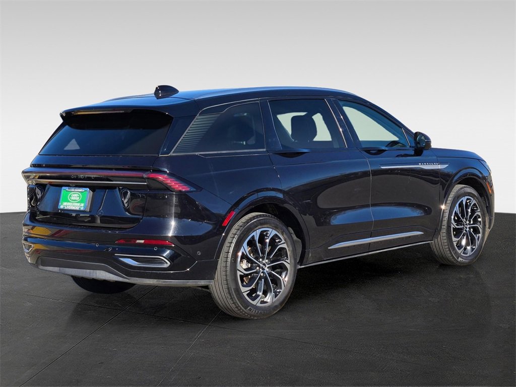 Used 2024 Lincoln Nautilus Reserve image 6