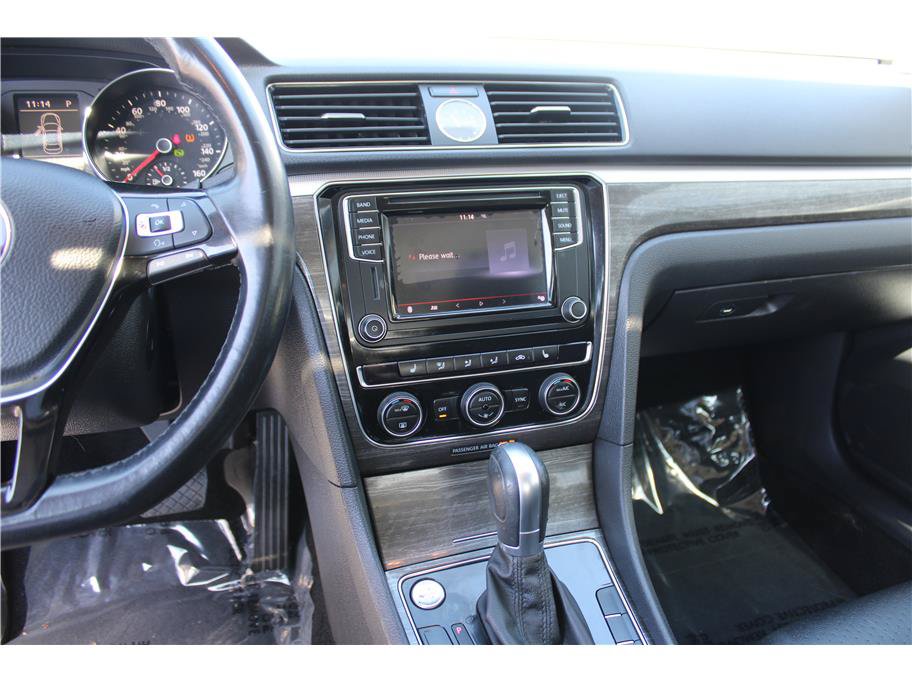 Used 2017 Volkswagen Passat 1.8T SE FWD image 20