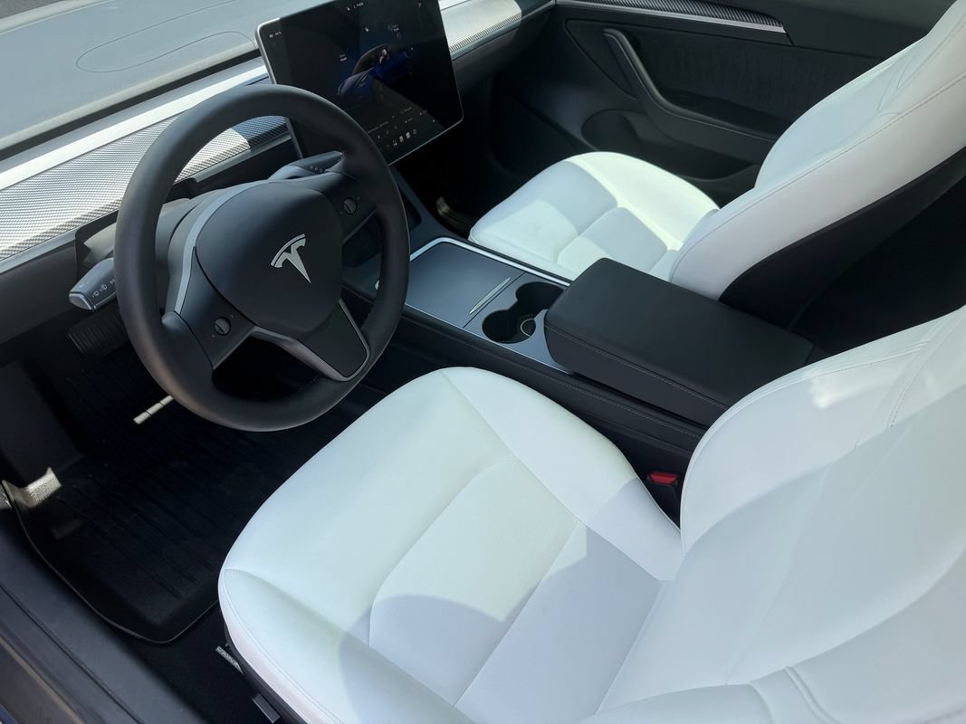 Used 2023 Tesla Model 3 Standard Range RWD image 2