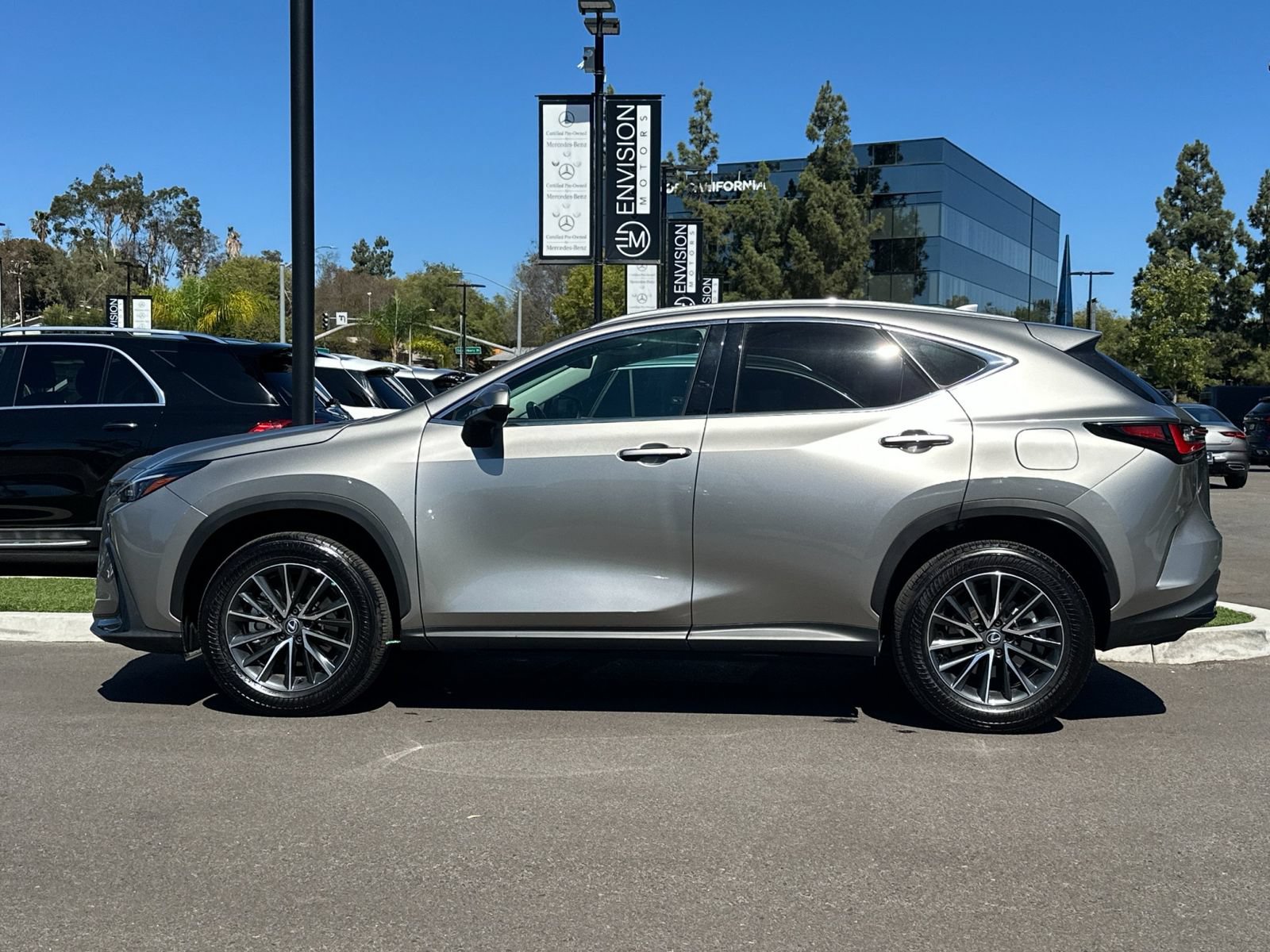 Used 2025 Lexus NX 250 FWD w/ Premium Package image 6