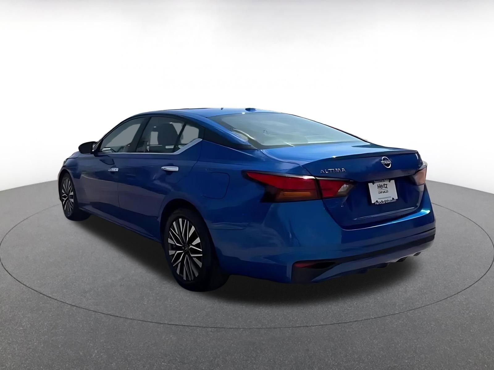 Used 2025 Nissan Altima 2.5 SV FWD image 11