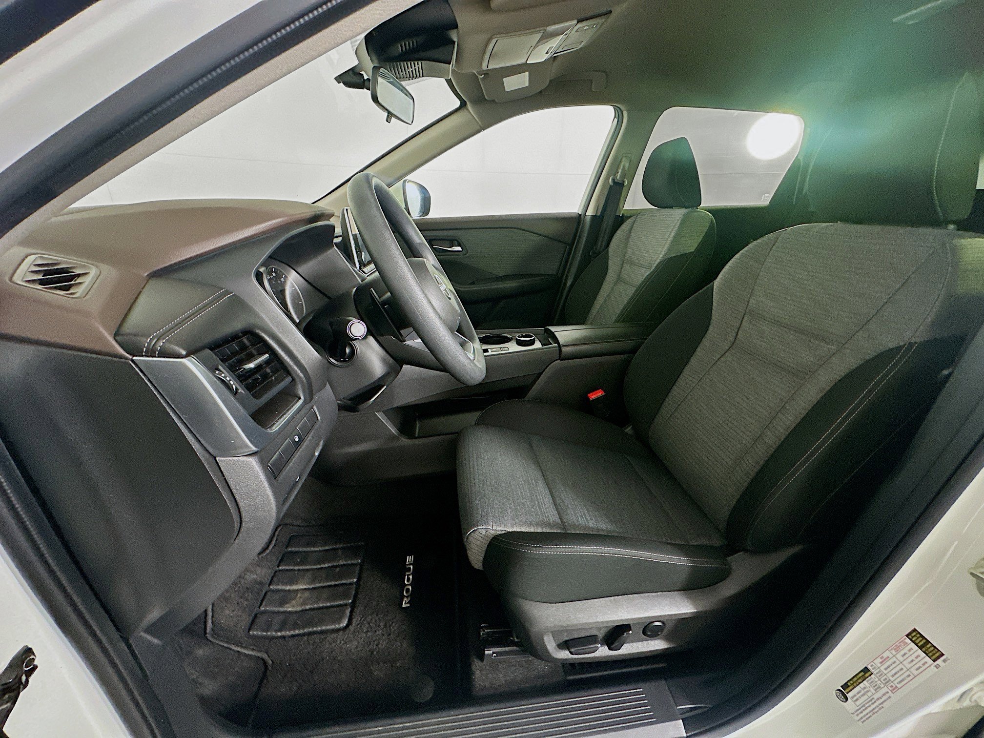 Used 2023 Nissan Rogue SV image 13