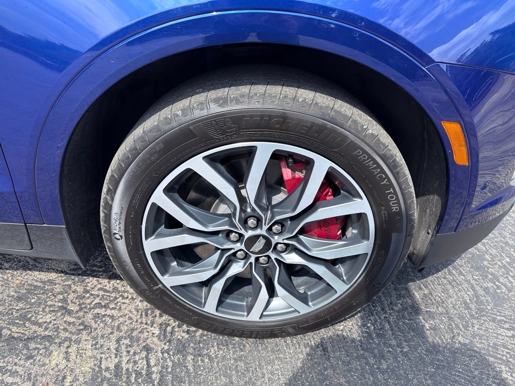 Used 2024 Cadillac XT5 Sportv w/ Technology Package AWD/4WD image 3