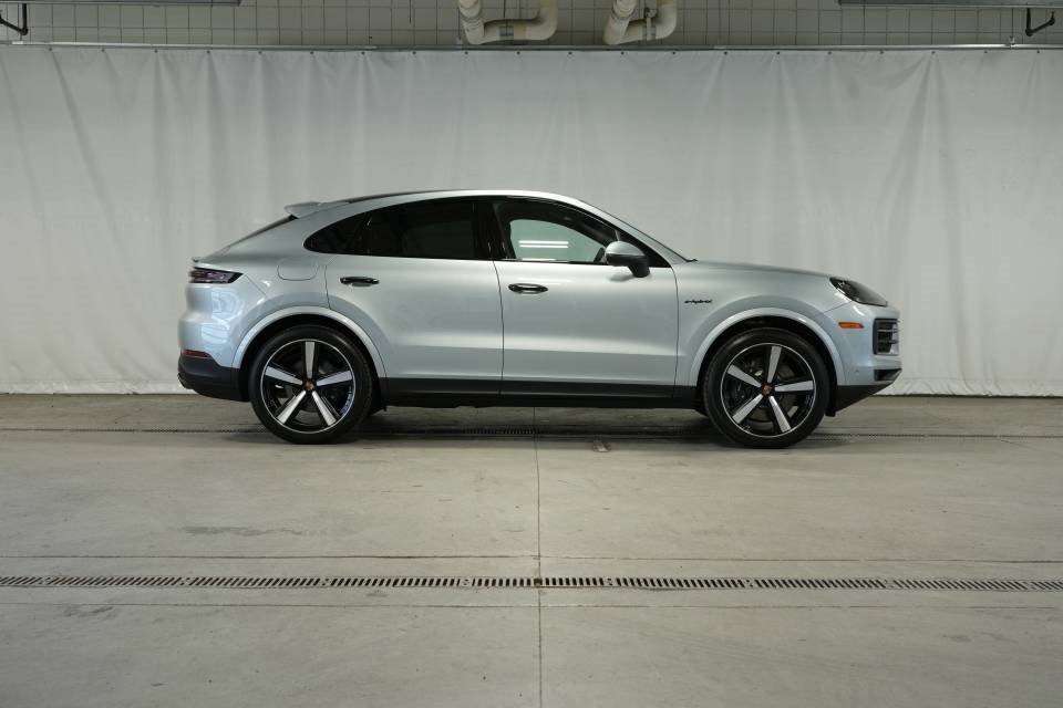 New 2026 Porsche Cayenne E-Hybrid Coupe image 8
