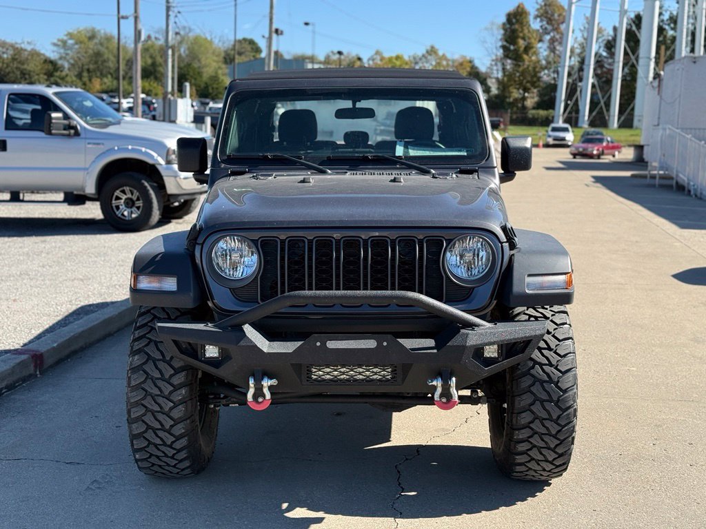 Used 2024 Jeep Gladiator Sport AWD/4WD image 3