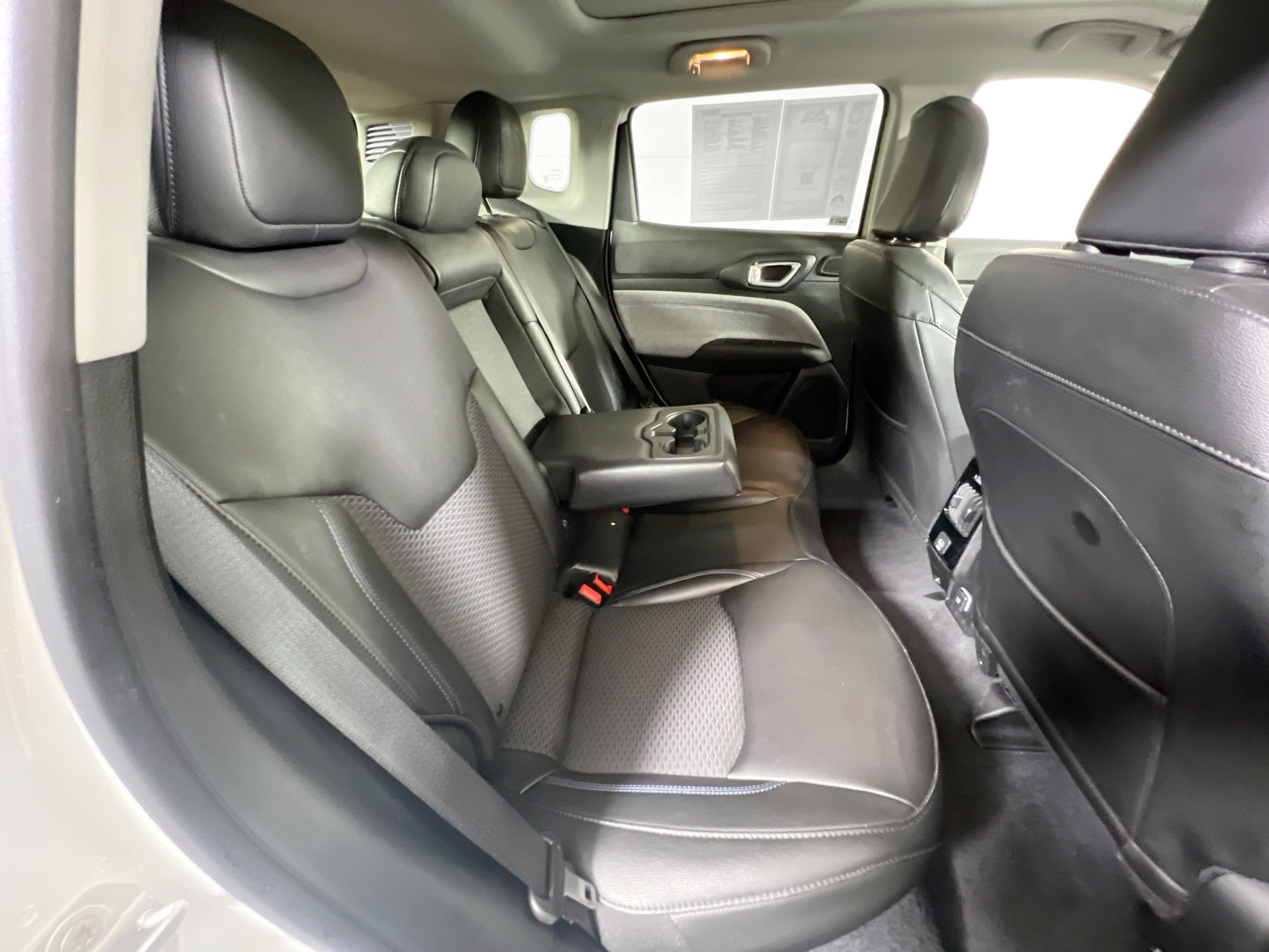 Used 2022 Jeep Compass Latitude w/ Sun and Sound Group AWD/4WD image 26