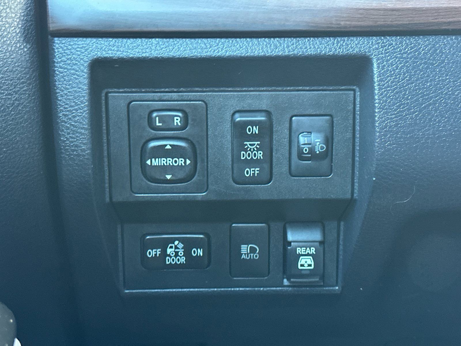 Used 2020 Toyota Tundra Limited AWD/4WD image 32