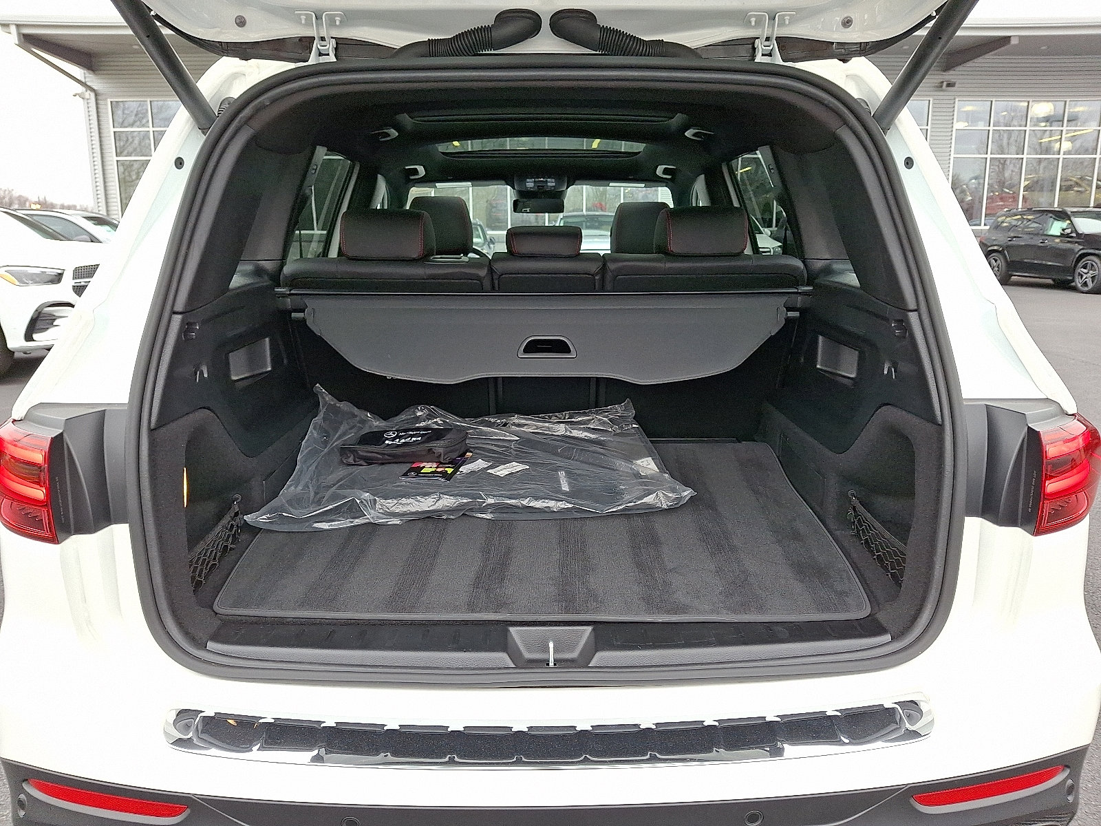 Certified 2025 Mercedes-Benz GLB 250 4MATIC image 29