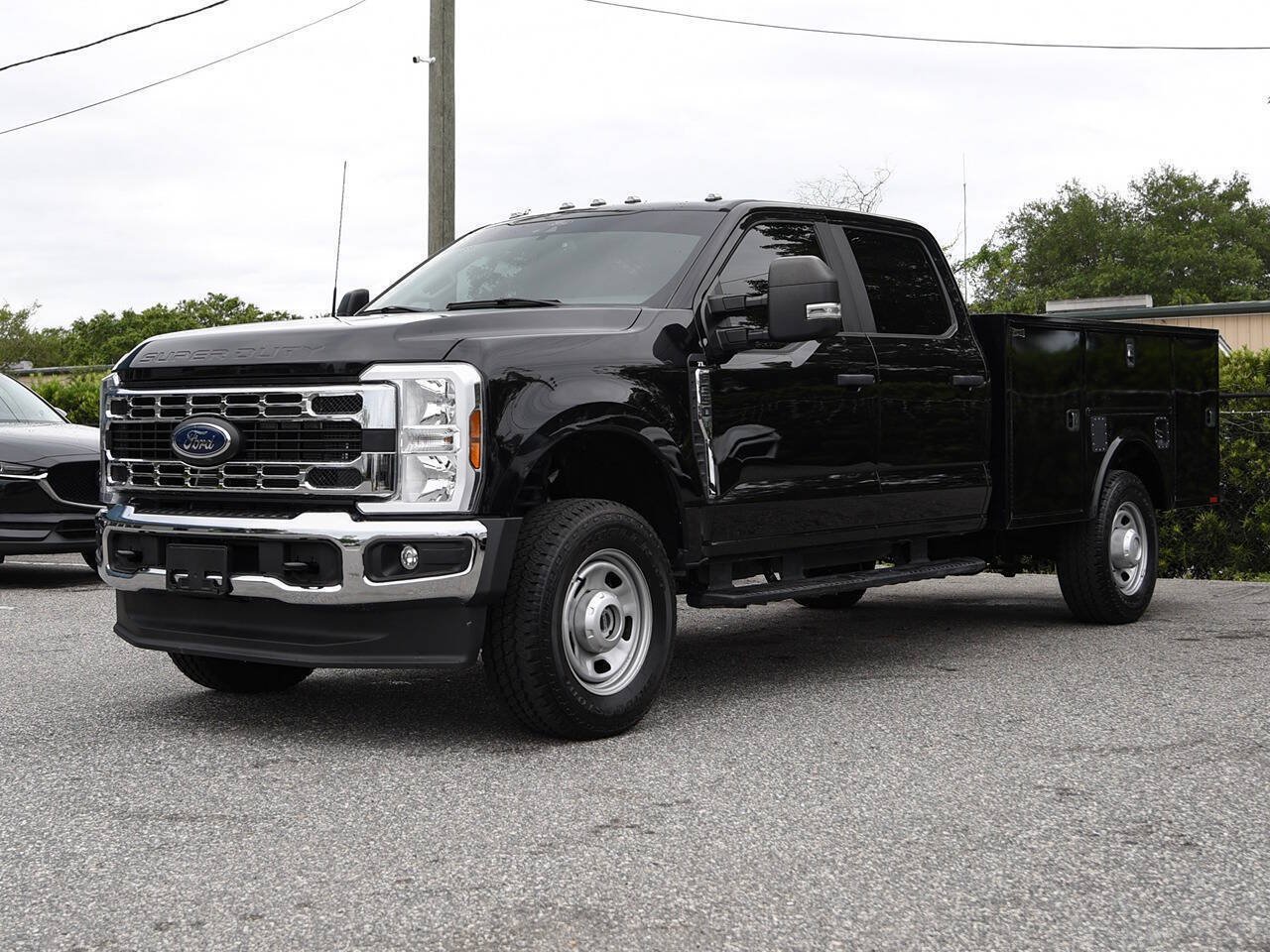 Used 2024 Ford F350 XL AWD/4WD image 2