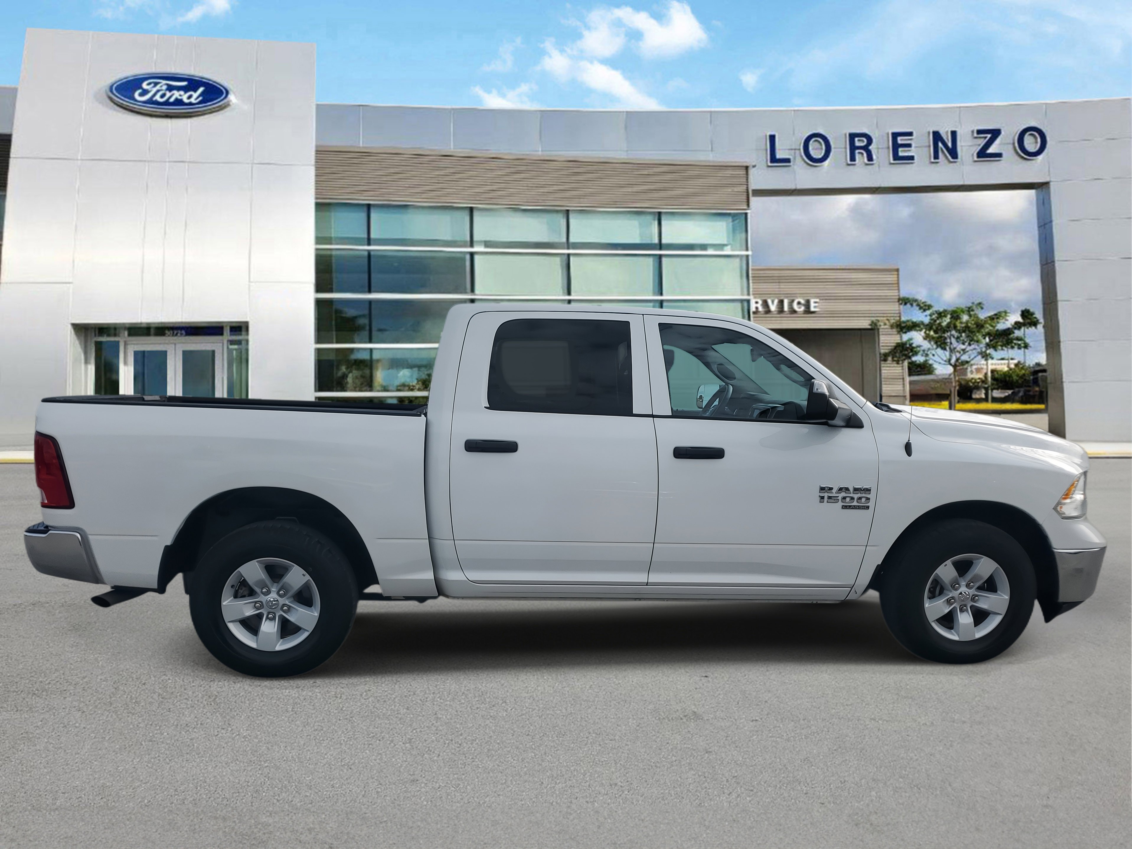 Used 2023 RAM 1500 Classic SLT w/ Trailer & Traction Group image 4