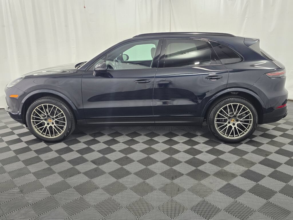Certified 2023 Porsche Cayenne Platinum Edition AWD/4WD image 2