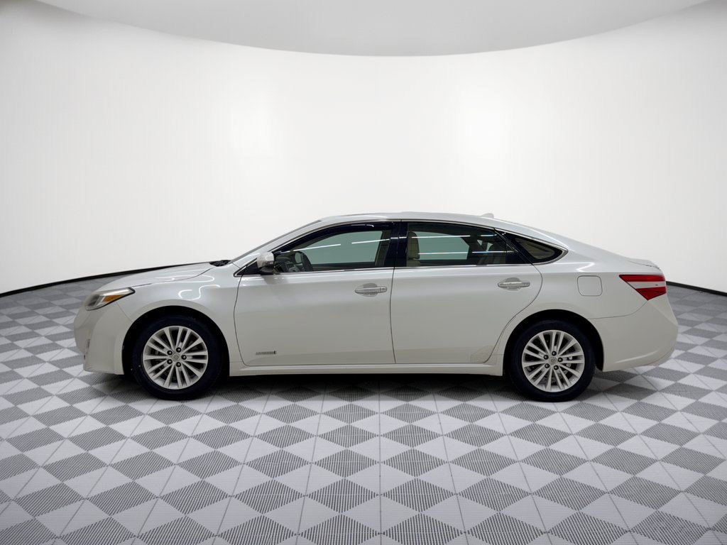 Used 2014 Toyota Avalon Limited FWD image 2
