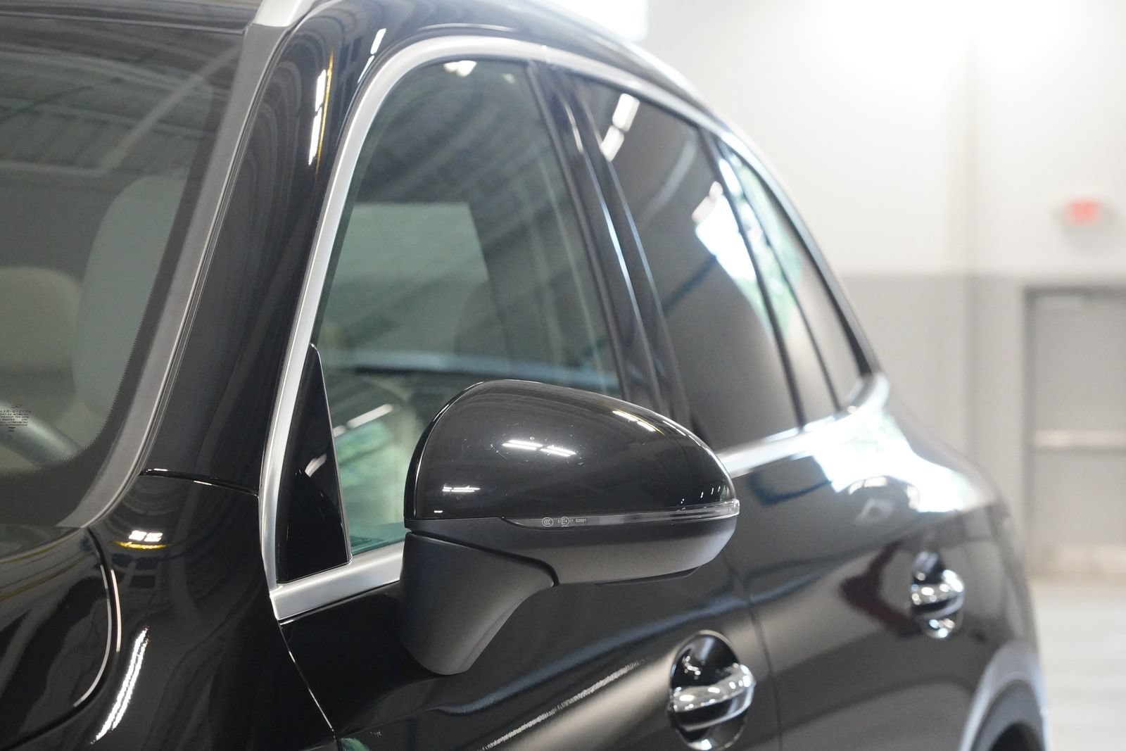 Used 2024 Mercedes-Benz GLC 300 4MATIC image 7