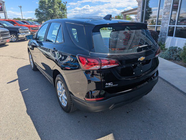 Used 2022 Chevrolet Equinox LS AWD/4WD image 3