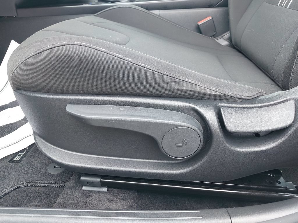 Used 2025 Hyundai Elantra Sport FWD image 25