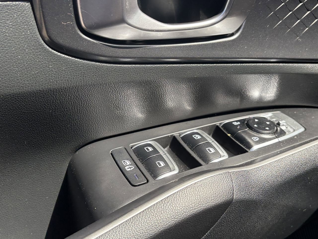 Certified 2025 Kia Sorento LX FWD image 11